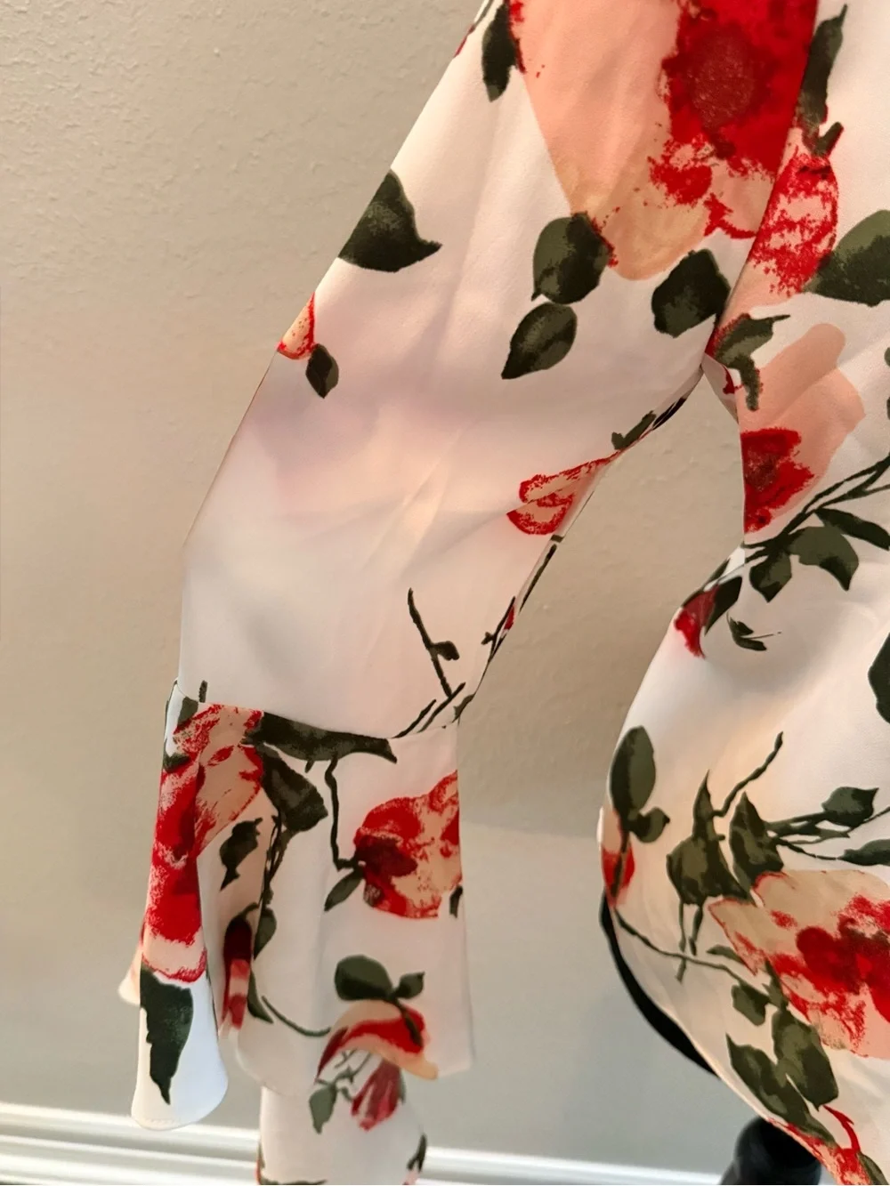 Carmen Marc Valvo White Blouse with Red Floral & Green Leaf Print - Picture 3 of 4